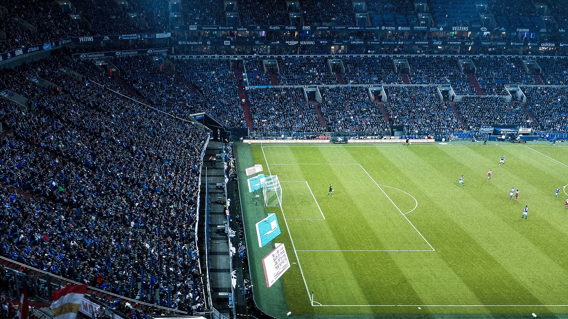 “英超剩余比赛紧张进行，争冠形势逐渐清晰”，英超比赛太多