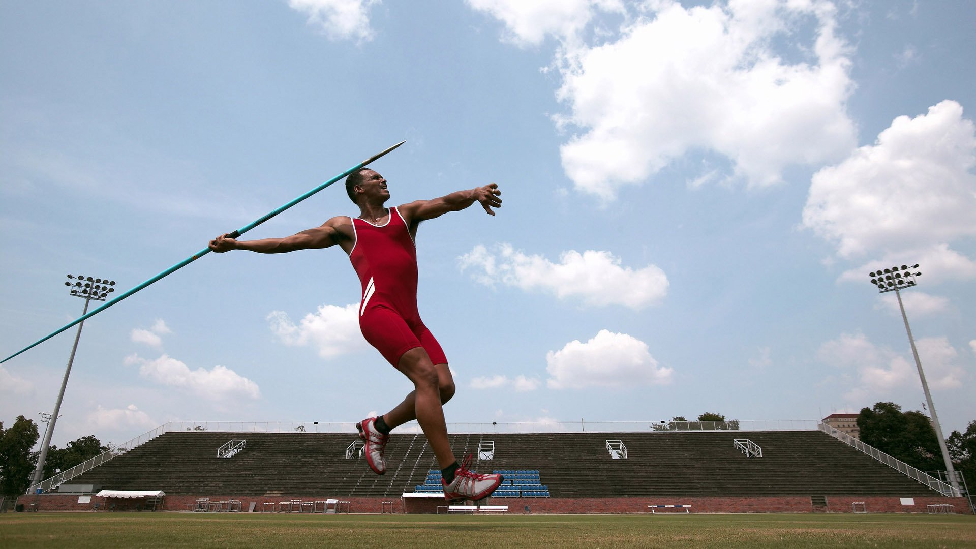中国女足队员许某在比赛中射入绝杀球，中国女足队长出轨